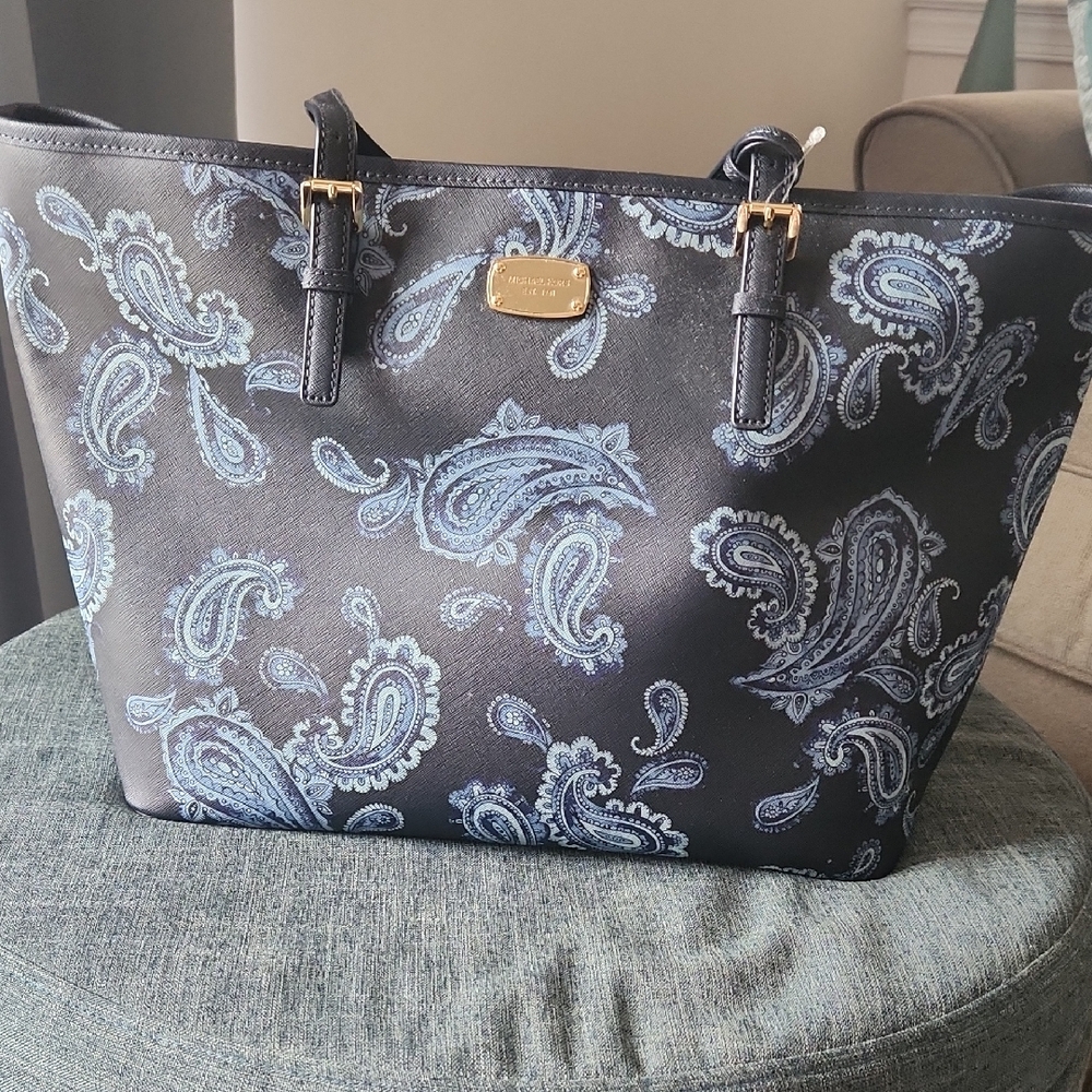 Michael Kors Black and Blue Tote with Elegant Design